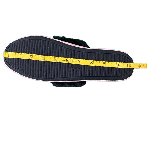 Victoria’s Secret Classic Pink and Black Faux Fur Close Toed Slippers - Picture 9 of 12